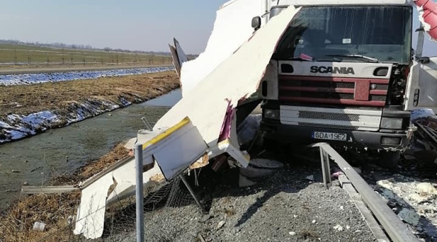 wypadek ciężarówek na S7 (3)