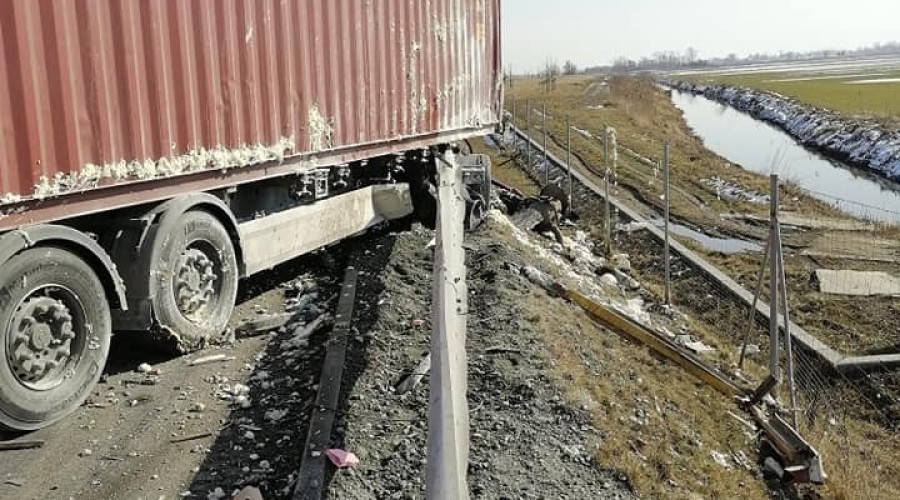 wypadek ciężarówek na S7 (7)