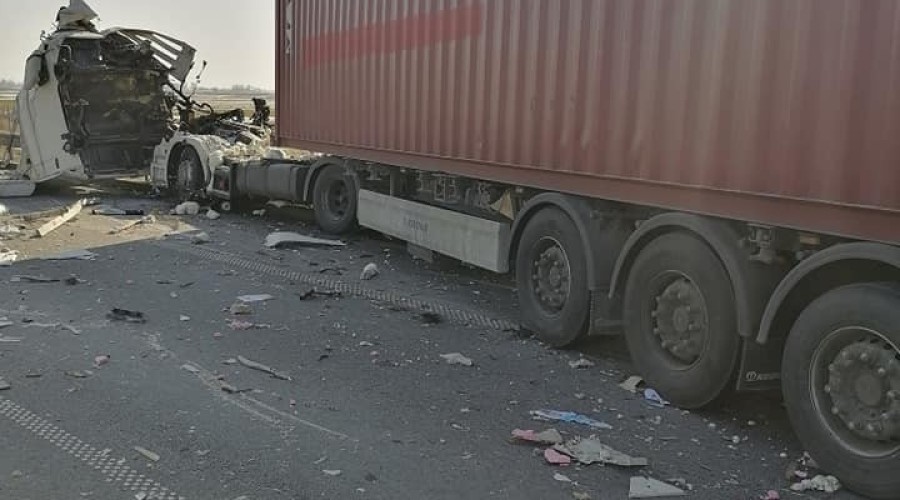 wypadek ciężarówek na S7 (8)