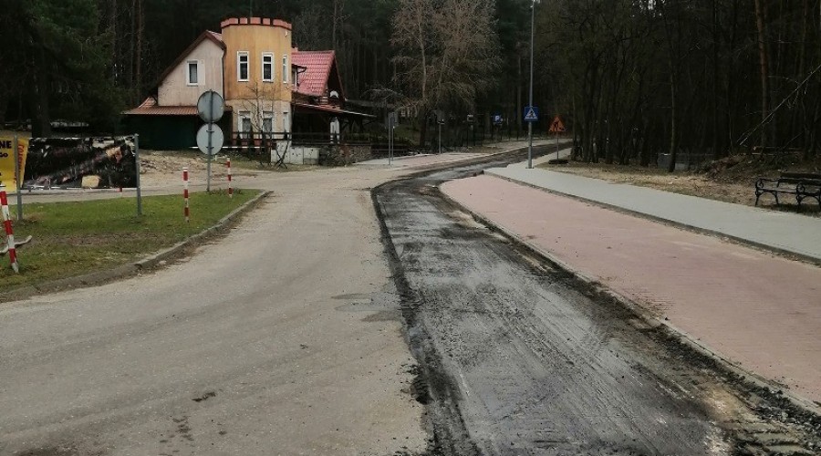 Sztutowo. 2 km odcinek drogi na plażę przechodzi remont.2