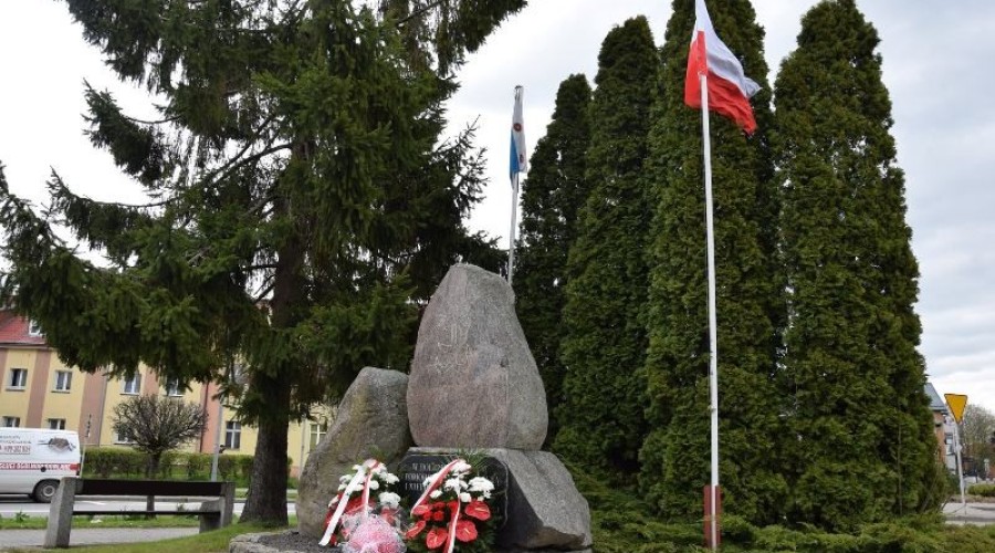 3 Maja. Symboliczne złożenie kwiatów.3