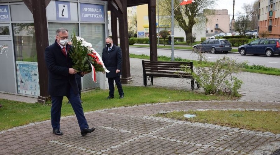 3 Maja. Symboliczne złożenie kwiatów.6