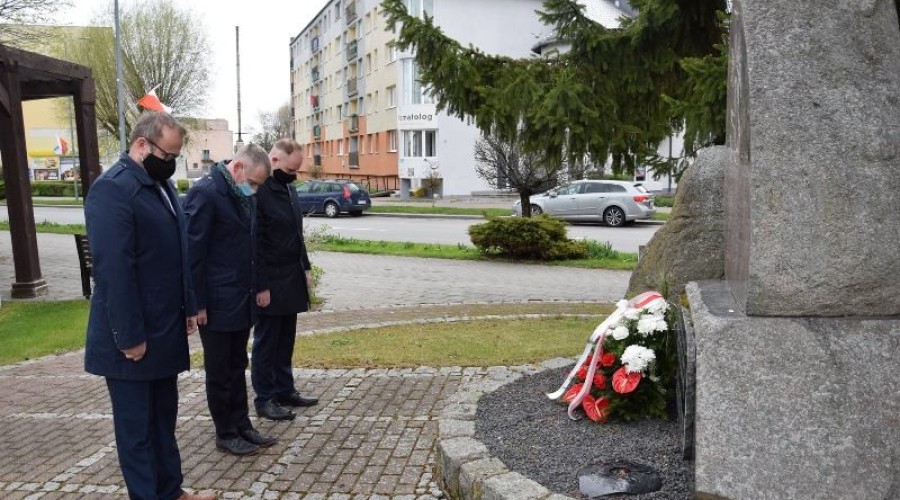 3 Maja. Symboliczne złożenie kwiatów.9