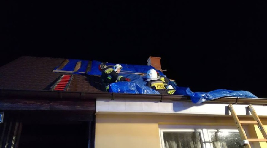 zerwany dach fot. osp cedry wielkie (3)