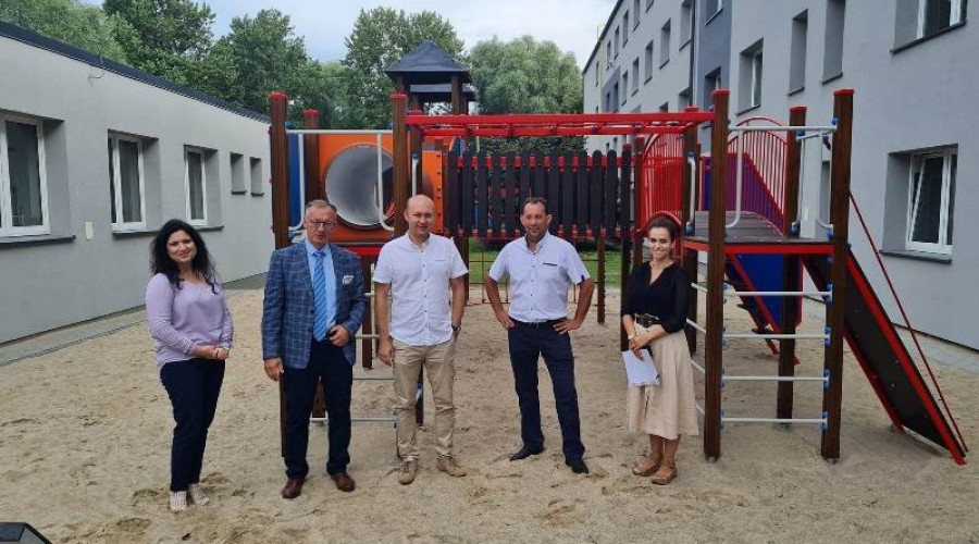 Nowy Dwór Gd. Plac zabaw przy SOSW oddany do użytku.09