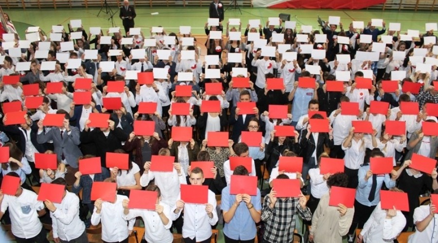 Nowy Dwór Gd. Utworzyli biało-czerwoną flagę dla Niepodległej  (10)