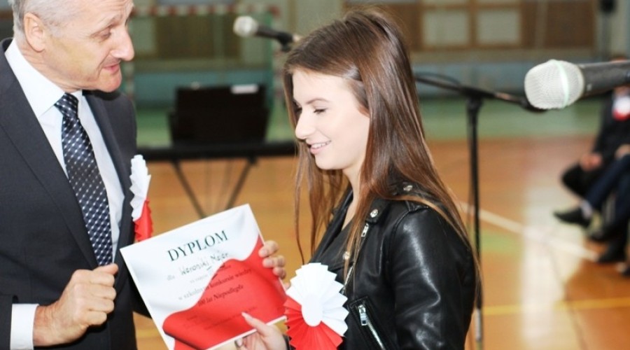 Nowy Dwór Gd. Utworzyli biało-czerwoną flagę dla Niepodległej  (2)