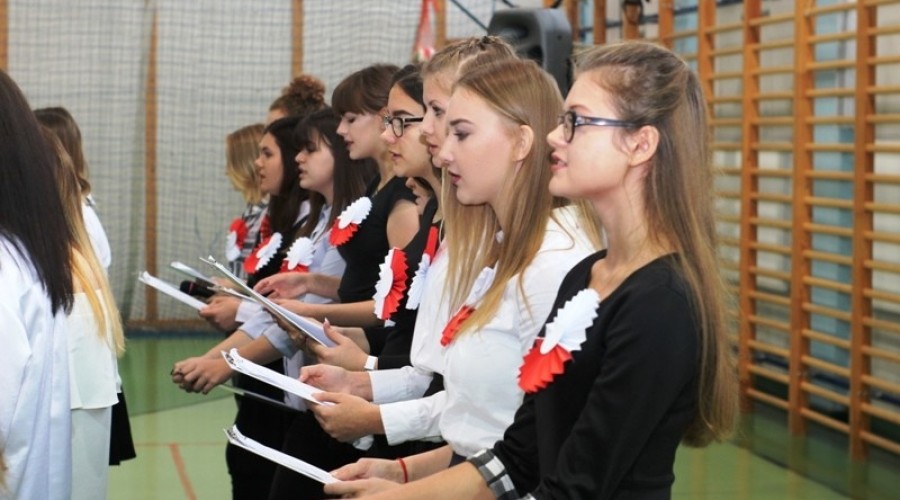 Nowy Dwór Gd. Utworzyli biało-czerwoną flagę dla Niepodległej  (4)