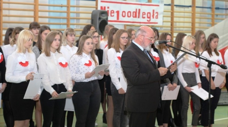 Nowy Dwór Gd. Utworzyli biało-czerwoną flagę dla Niepodległej  (5)