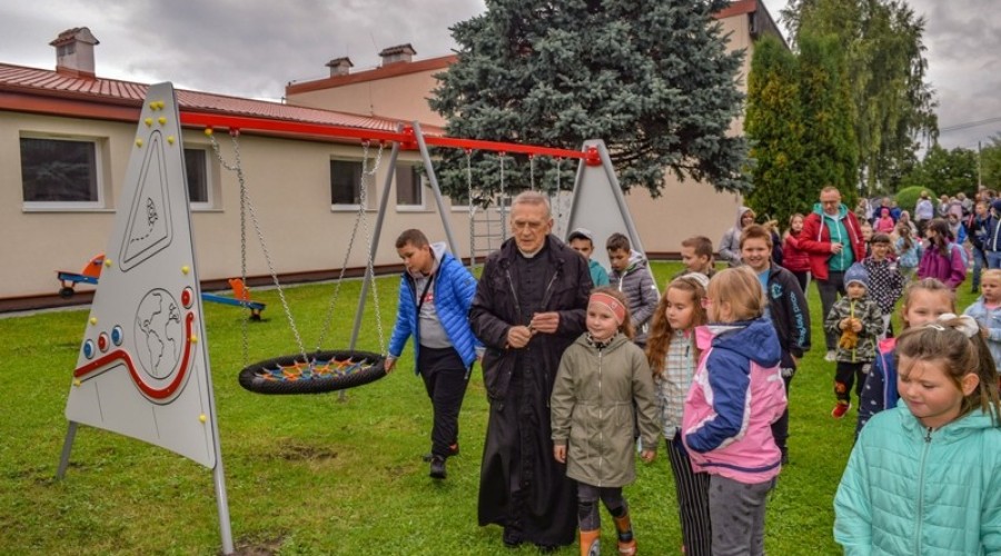 Otwarcie placu zabaw i festyn rodzinny w Tujsku (40)