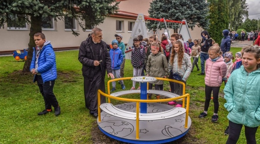 Otwarcie placu zabaw i festyn rodzinny w Tujsku (42)