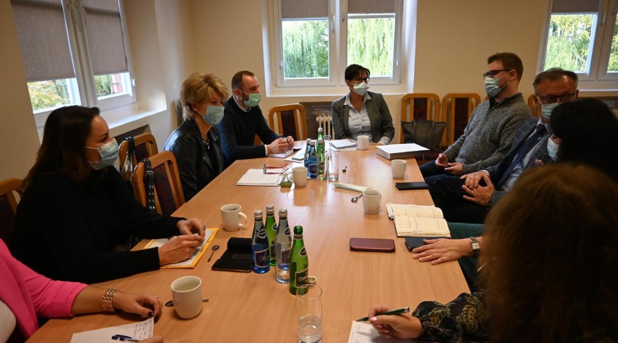 Robocze spotkanie z dyrektorami jednostek oświatowych powiatu nowodworskiego.