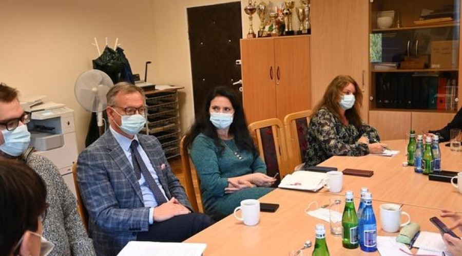 Robocze spotkanie z dyrektorami jednostek oświatowych powiatu nowodworskiego.