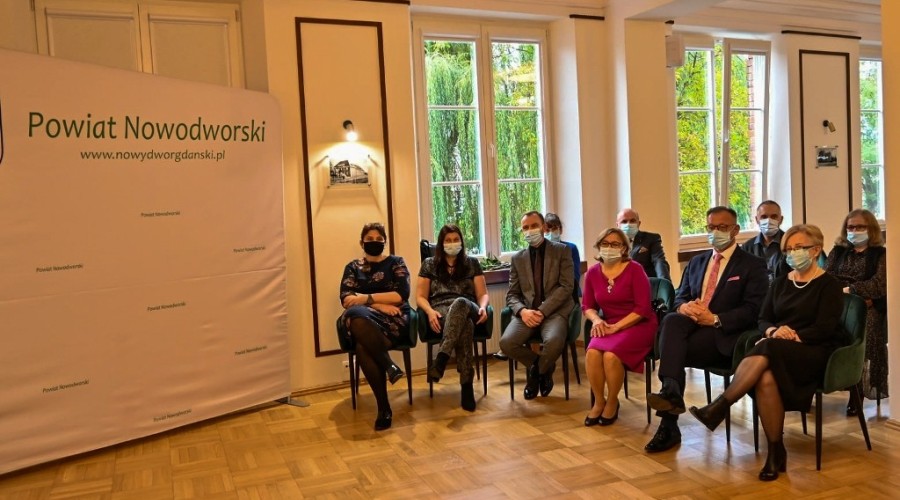 Nagrody Starosty Nowodworskiego dla nauczycieli placówek oświatowych. (3)