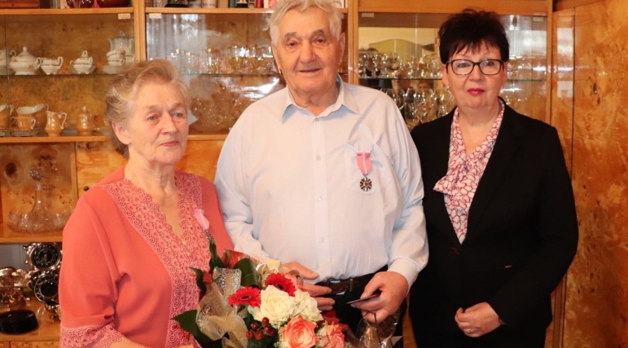 Życzenia  Państwu Hildegardzie i Feliksowi Koszelakom.