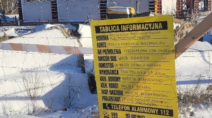 Kolejny etap prac w porcie jachtowym - wznoszą się mury budynku służącego do obsługi portu.1