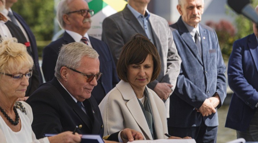 Umowa na Tor Wodny podpisana!11