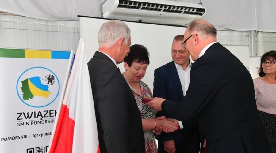 zloty medal dla wojt ewy dabskiej1