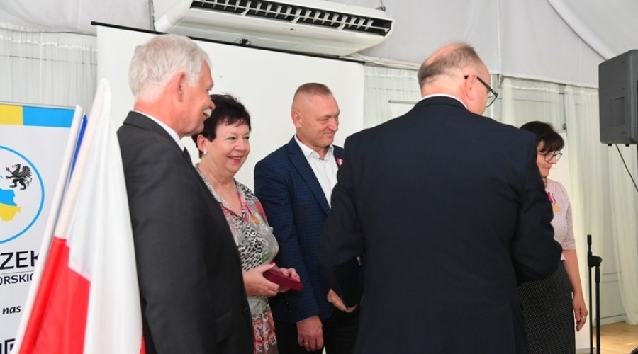 zloty medal dla wojt ewy dabskiej2