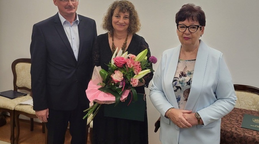 Wręczenie aktów powierzenia dyrektorom szkół2