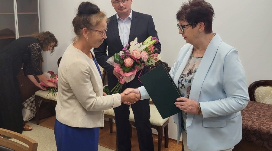 Wręczenie aktów powierzenia dyrektorom szkół8