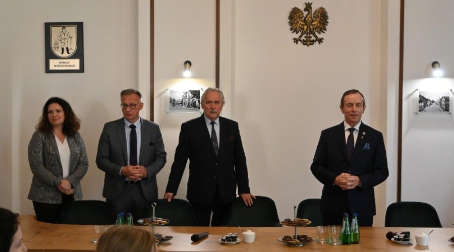 Nowy Dwór Gdański. Spotkanie Marszałka Senatu RP Tomasza Grodzkiego z młodzieżą. 01