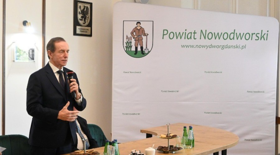 Nowy Dwór Gdański. Spotkanie Marszałka Senatu RP Tomasza Grodzkiego z młodzieżą. 04