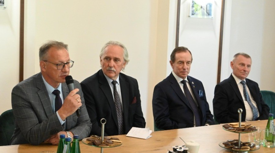 Nowy Dwór Gdański. Spotkanie Marszałka Senatu RP Tomasza Grodzkiego z młodzieżą. 06