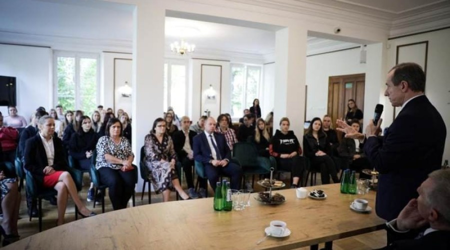 Nowy Dwór Gdański. Spotkanie Marszałka Senatu RP Tomasza Grodzkiego z młodzieżą. 13