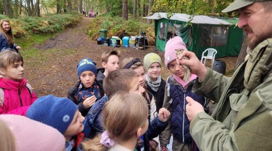 Jantar. Spotkanie uczniów z ornitologami ze stację terenowej Akcji Bałtyckiej.11