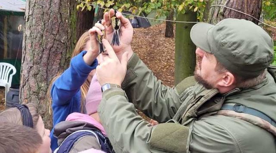Jantar. Spotkanie uczniów z ornitologami ze stację terenowej Akcji Bałtyckiej.18