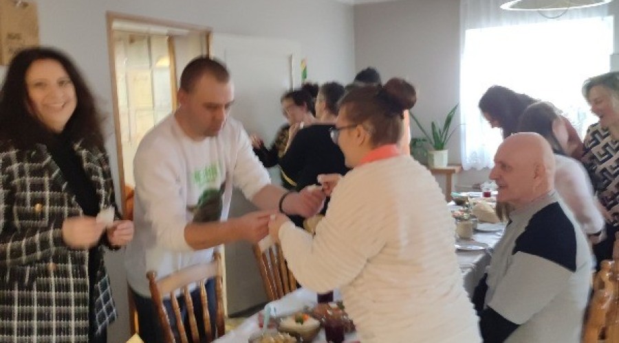 Wigilijne spotkanie uczestników Warsztatów Terapii Zajęciowej.  (13)