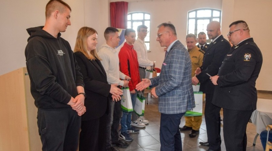 mlodzież zapobiega pożarom (18)