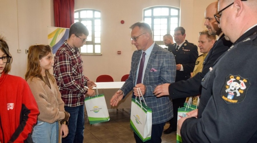 mlodzież zapobiega pożarom (27)