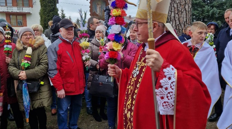 mieszkancy wyjechali na kurpie (11)