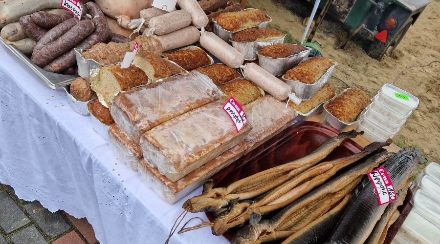 mieszkancy wyjechali na kurpie (2)