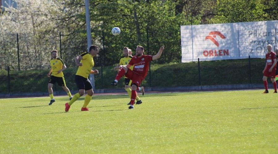 Zawodnicy z Nowego Dworu przegrywają po zaciętym pojedynku z drużyną ze Skarszew (20)