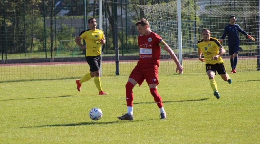 Zawodnicy z Nowego Dworu przegrywają po zaciętym pojedynku z drużyną ze Skarszew (31)