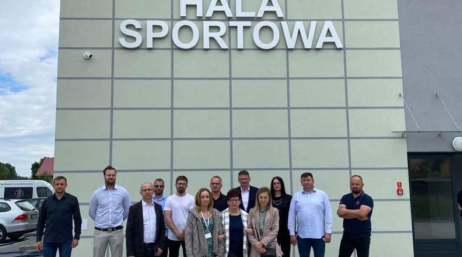 hala sportowa w drewnicy (2)