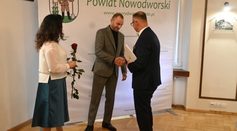 Nagrody dla wybitnych edukatorów z Powiatu Nowodworskiego04