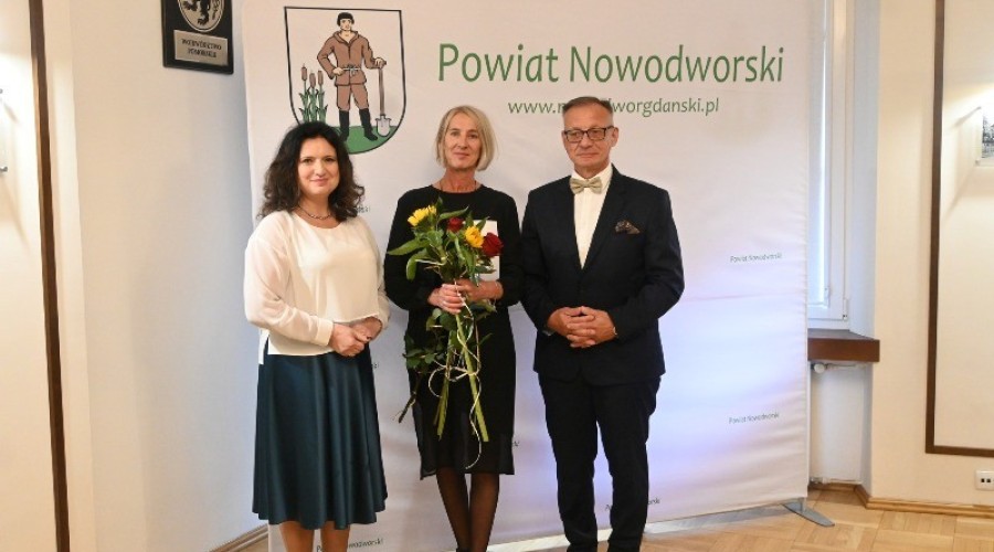 Nagrody dla wybitnych edukatorów z Powiatu Nowodworskiego06
