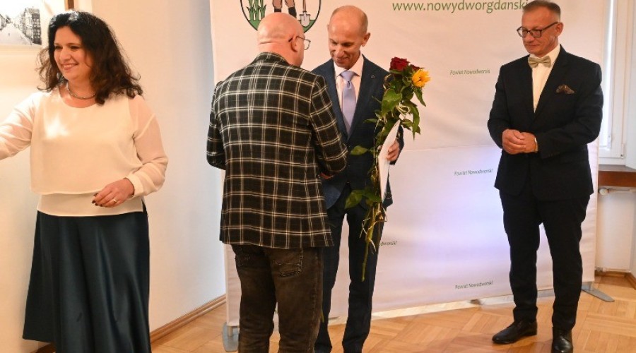 Nagrody dla wybitnych edukatorów z Powiatu Nowodworskiego09