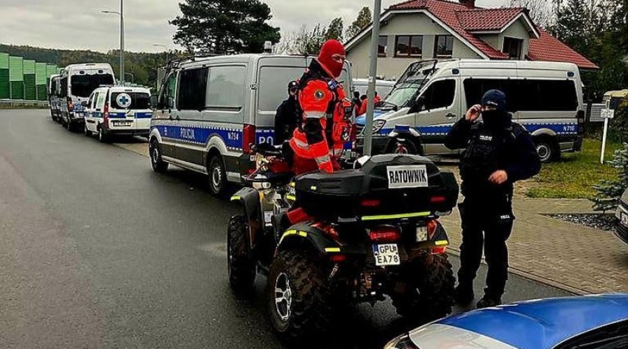 Policjanci prowadzą poszukiwania 44 letniego Grzegorza Borysa podejrzewanego o zabójstwo 6-letniego chłopca. 04