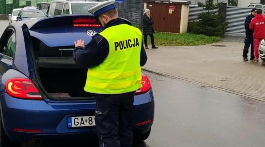 Policjanci prowadzą poszukiwania 44 letniego Grzegorza Borysa podejrzewanego o zabójstwo 6-letniego chłopca. 08