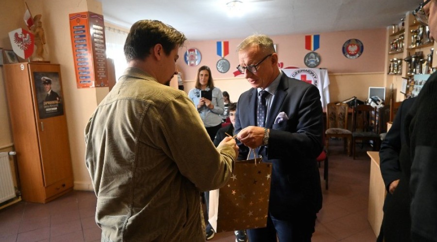 Młoda Krew Ratuje Życie. Pod Honorowym Patronatem Starosty Nowodworskiego. (13)