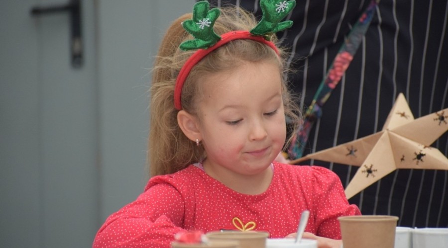 Fabryka Ozdób Bozonarodzeniowych (1)