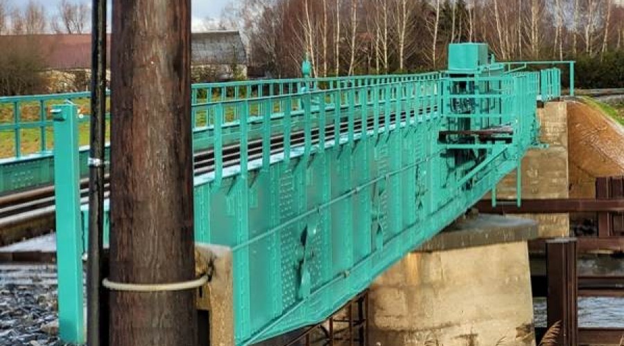 Remont zabytkowego, obrotowego mostu kolejowego w Rybinie zakończony (26)
