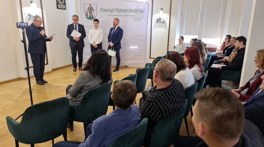 Nagrody sportowe Powiatu Nowodworskiego wręczone. (14)