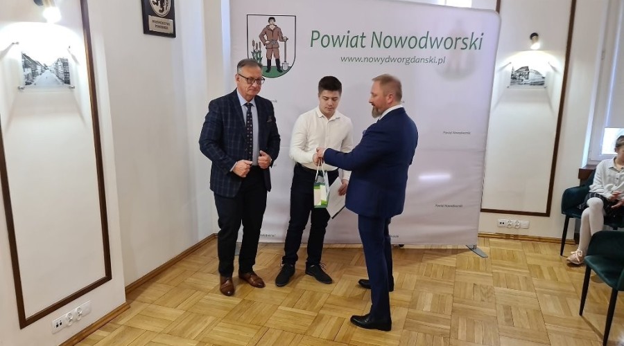 Nagrody sportowe Powiatu Nowodworskiego wręczone. (16)