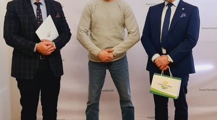 Nagrody sportowe Powiatu Nowodworskiego wręczone. (5)